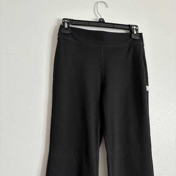Vuori Granite High Waist Flare in Black Heather Size Small Split Hem Style - Picture 5 of 15